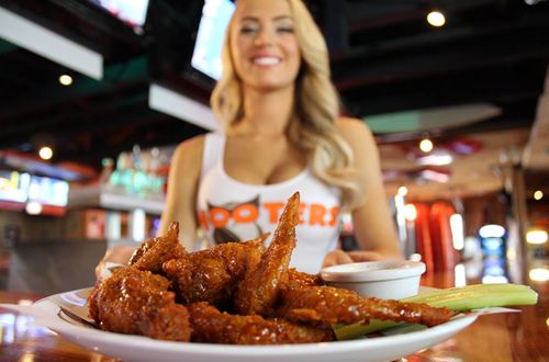 Hooters-world-famous-chicken-wings.jpg