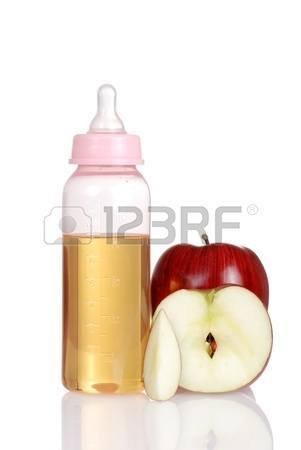 baby-bottle-with-fresh-apple-juice.jpg