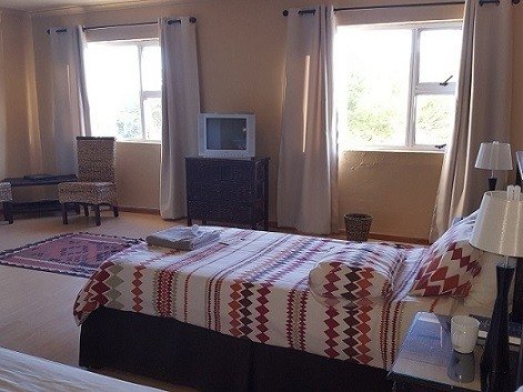 20180605_Small TV Spacious Room.jpg