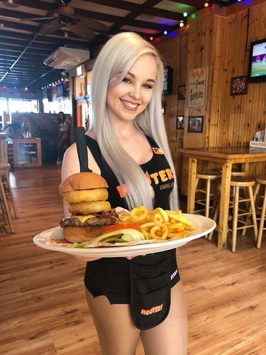 Hooters.jpg