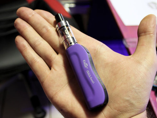 eleaf-amnis-purple-in-hand.jpg