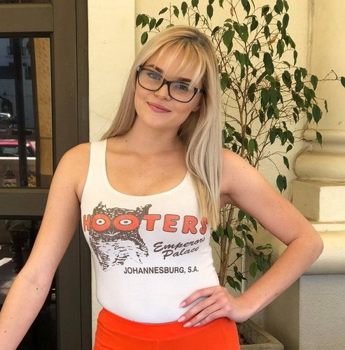 Hooters.jpg