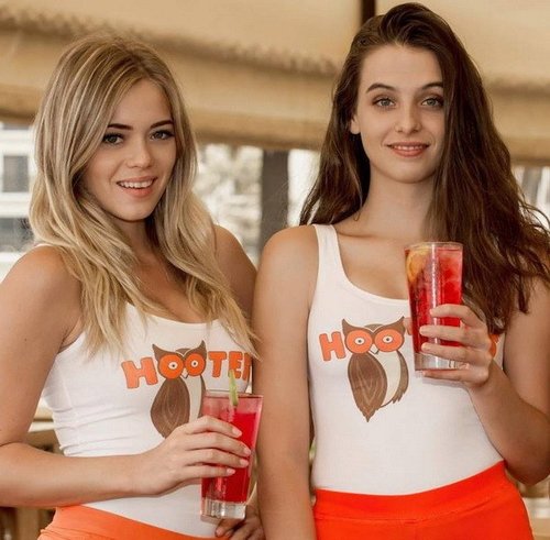 Hooters1.jpg