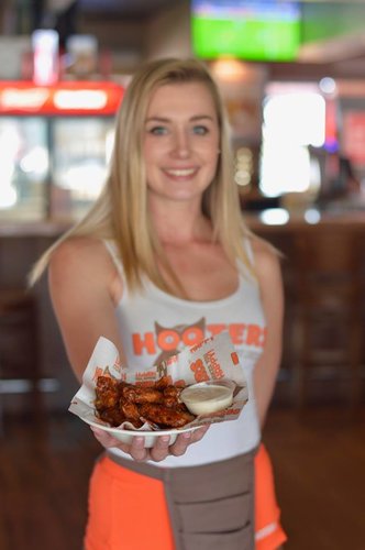 Hooters.jpg