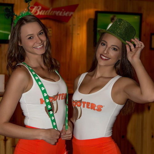 Hooters.jpg