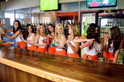 Hooters.jpg