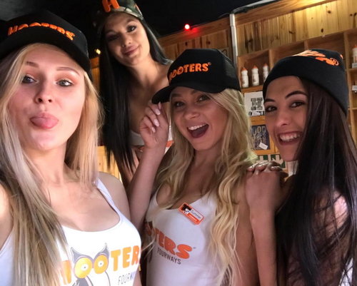 Hooters.jpg