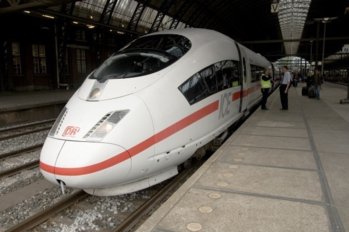 ICE_train_at_Amsterdam_Centraal_station.jpg