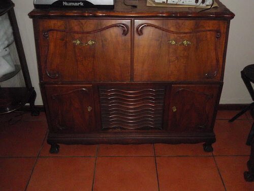 Old Bush Valve Radiogram with turntable.JPG