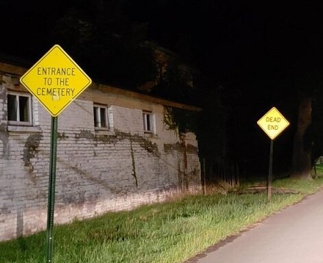 Entrance to the cemetry.jpg