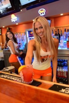 Hooters.jpg