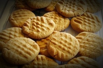 Peanut_Butter_Cookie_eLiquid_by_Nicoticket_46621__08358.1428421236.474.340.jpg