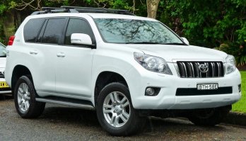 Prado_(KDJ150R)_VX_wagon_(2011-10-25)_01.jpg