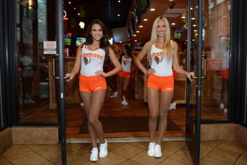 Hooters.jpg