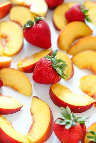 Easy-Peach-and-Strawberry-Smoothie-Recipe-.jpg