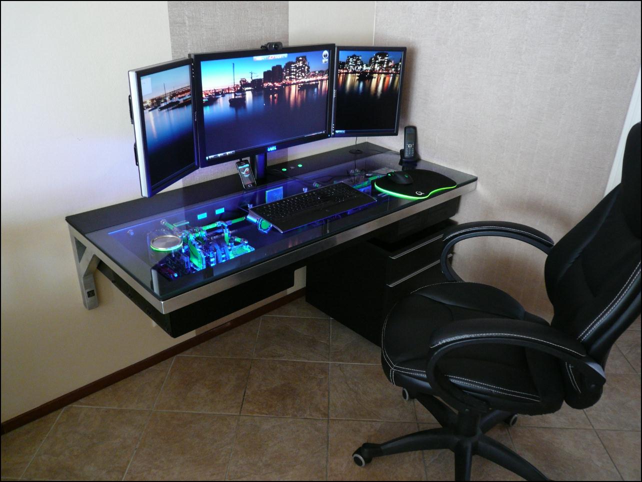 A-computer-in-a-desk.jpg