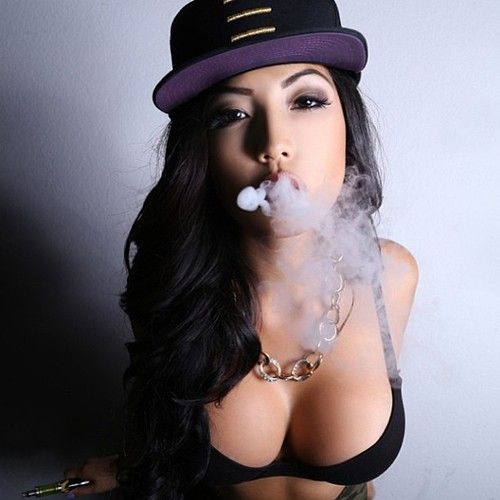 433802068cf909cdee7f3e934639f03a--sexy-girls-vape.jpg