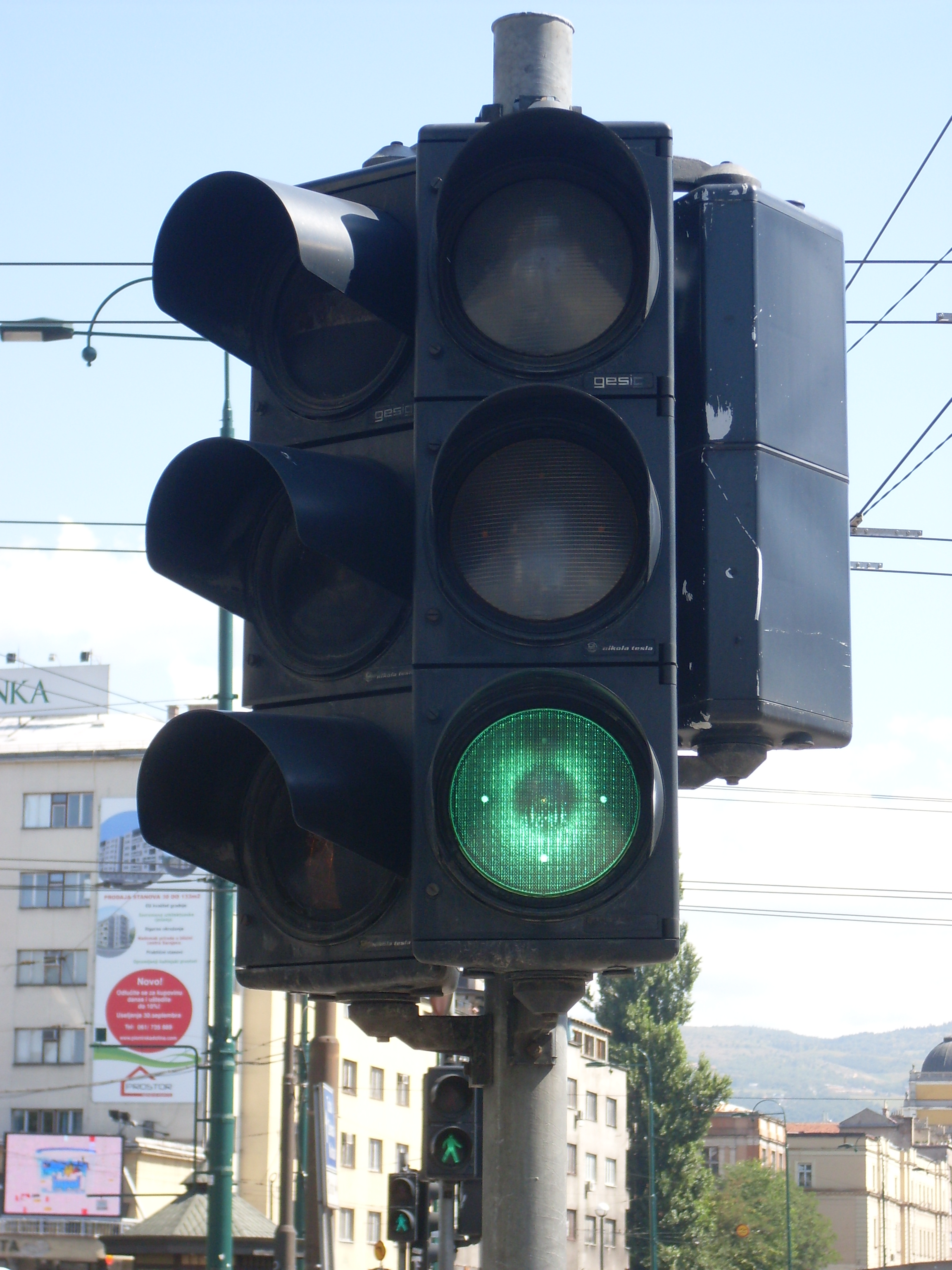 Traffic_lights,_Sarajevo.jpg