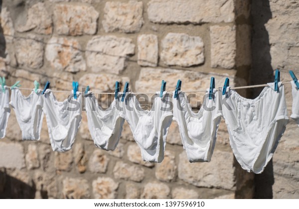 world-heritage-underwear-dry-hanging-600w-1397596910.jpg