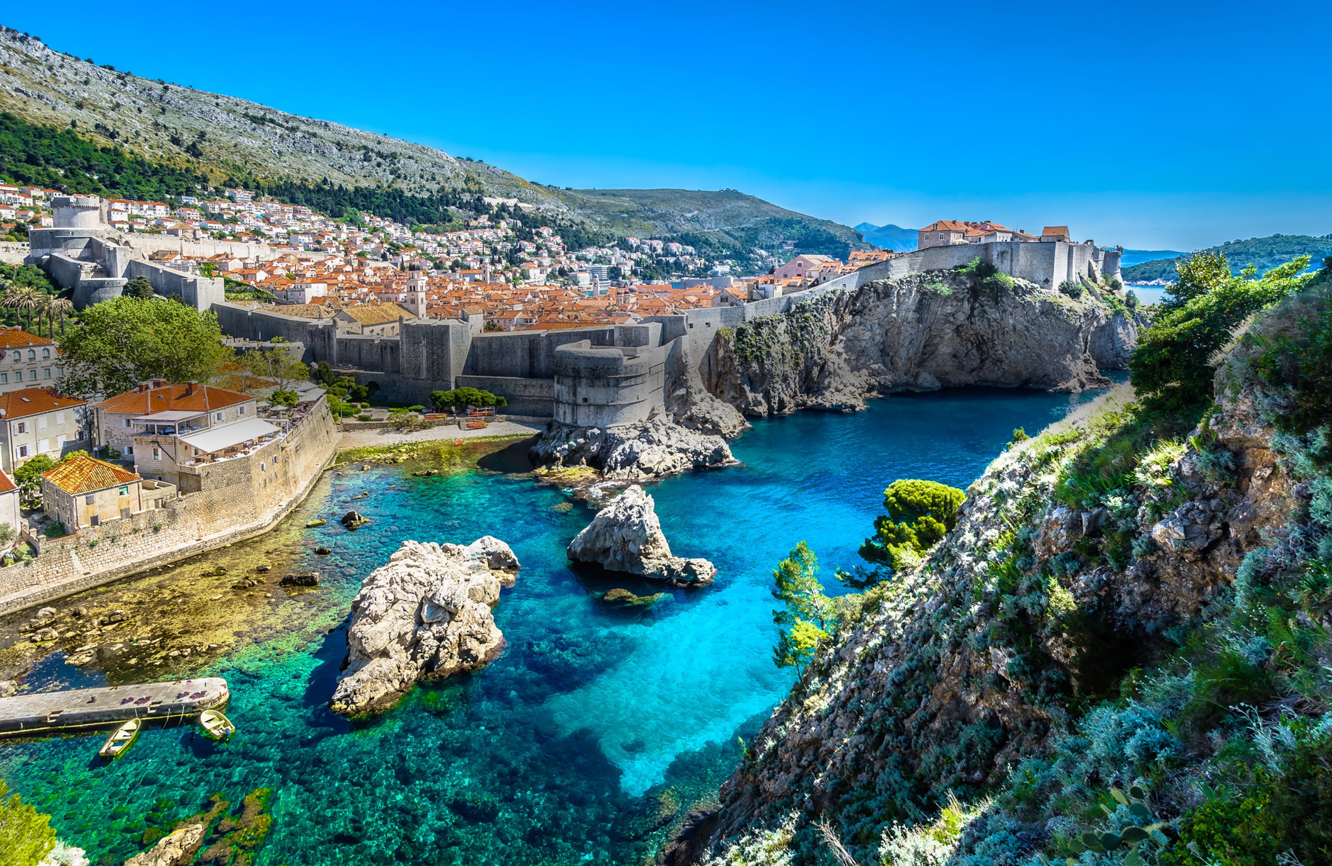 dubrovnik-cityscape-walls-and-coastline.jpg